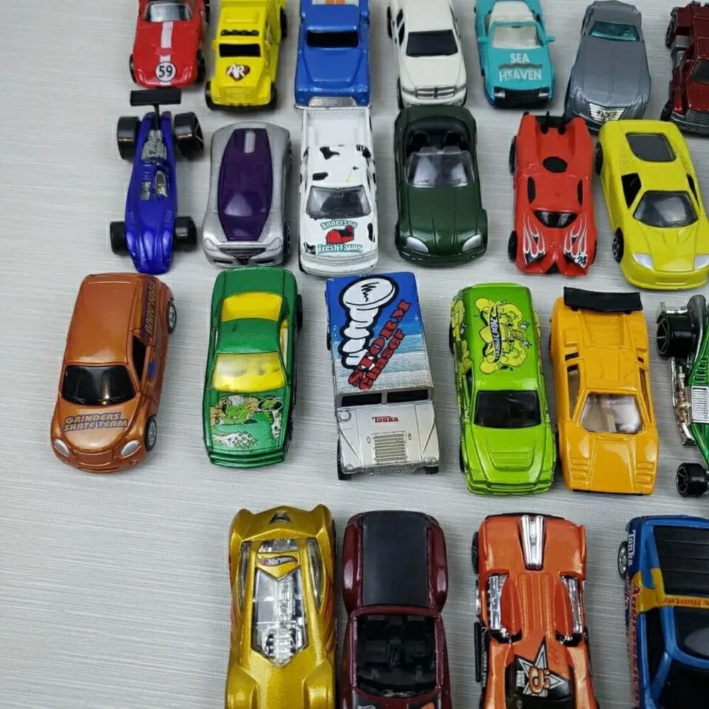 Mix Lot 44 Die Cast Cars Trucks Hot Wheels Maisto Vintage-Present Flaws Toy